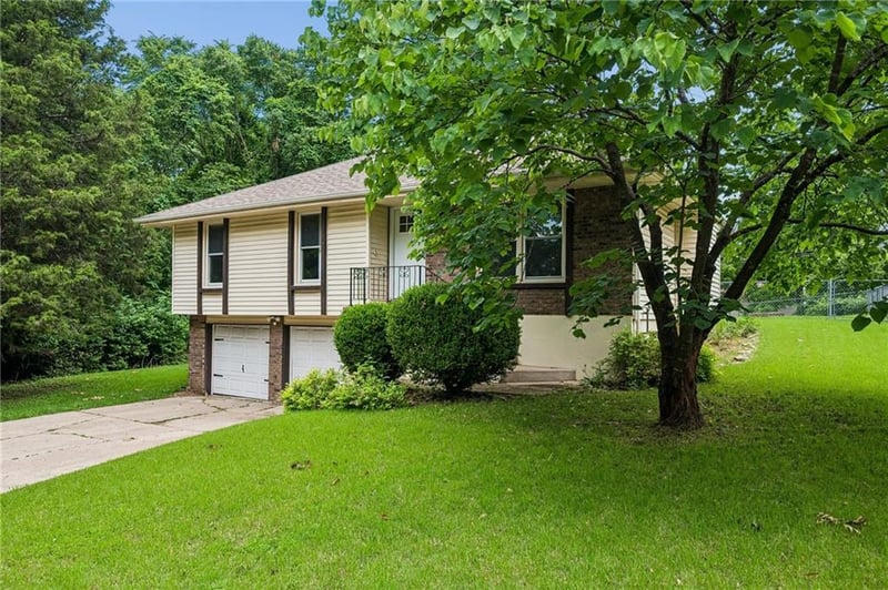 3533 College Ave, Kansas City, MO 64117