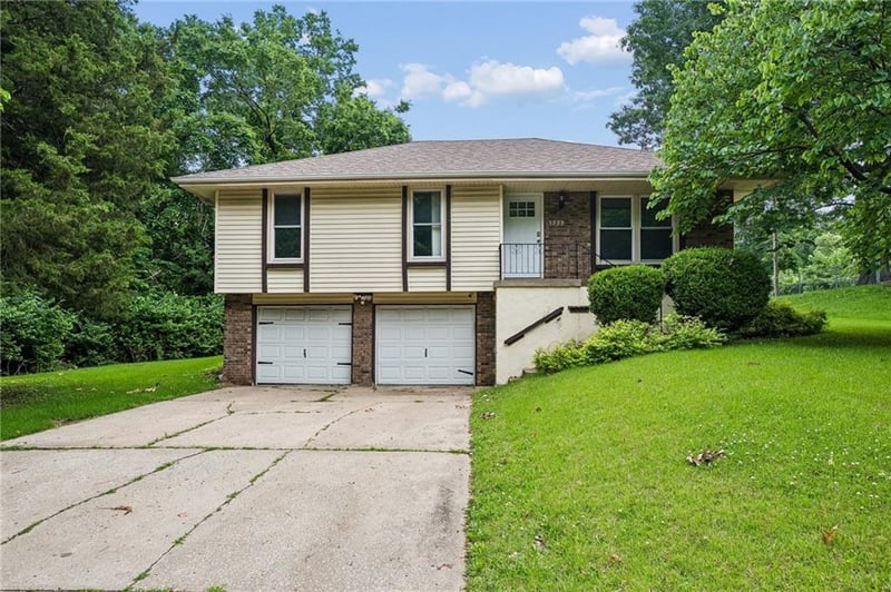 3533 College Ave, Kansas City, MO 64117