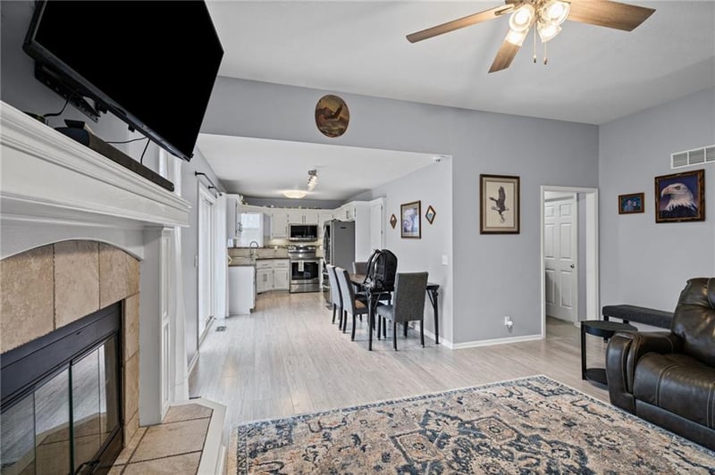 1404 196th St, Smithville, MO 64089