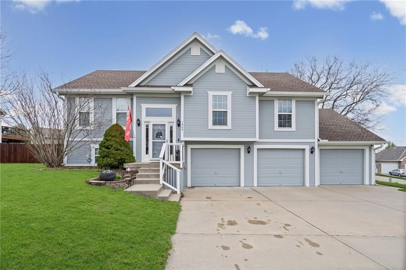 1404 196th St, Smithville, MO 64089