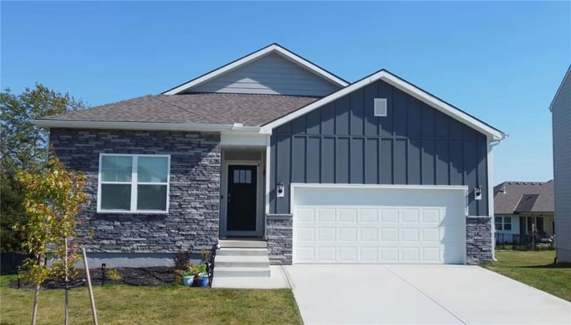 20121 Cornice St, Spring Hill, KS 66083