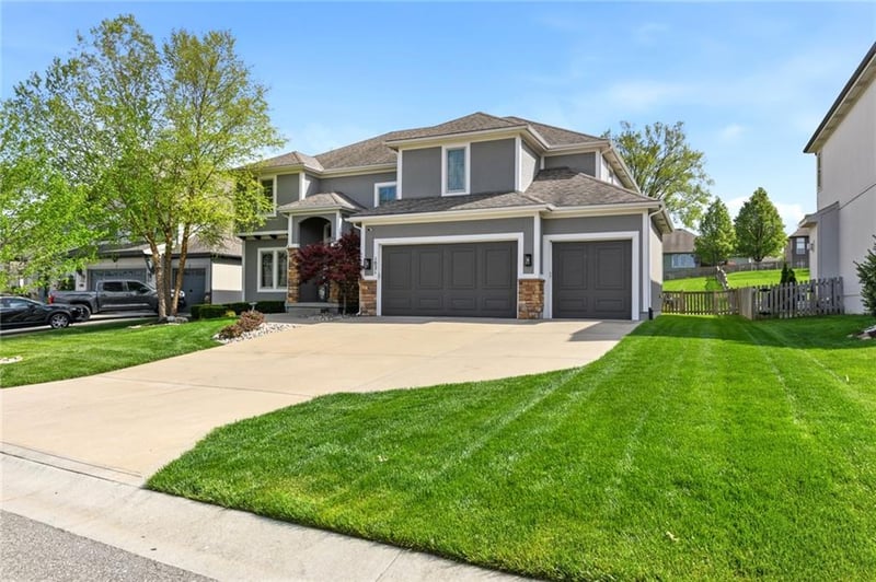 1021 Drake Cir, Lee's Summit, MO 64082