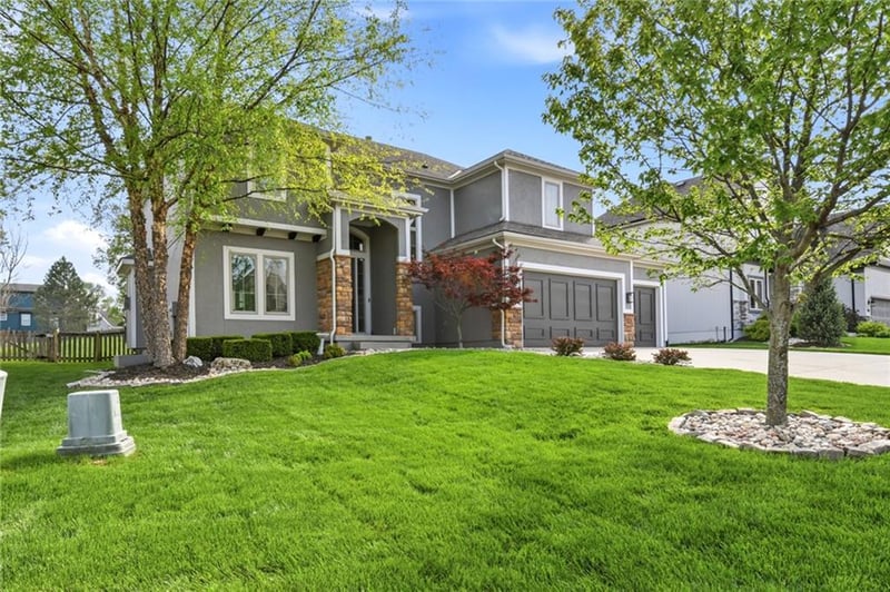 1021 Drake Cir, Lee's Summit, MO 64082