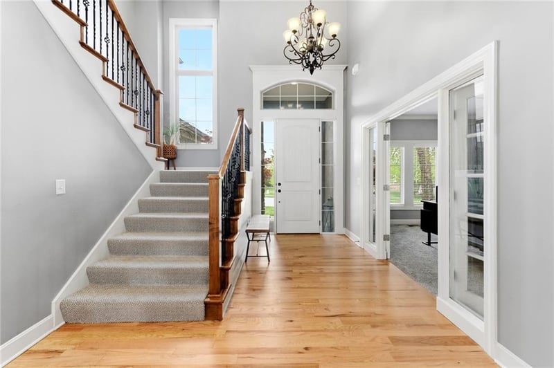 1021 Drake Cir, Lee's Summit, MO 64082