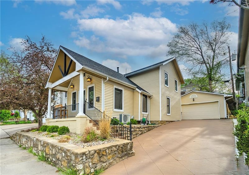 4629 Genessee St, Kansas City, MO 64112