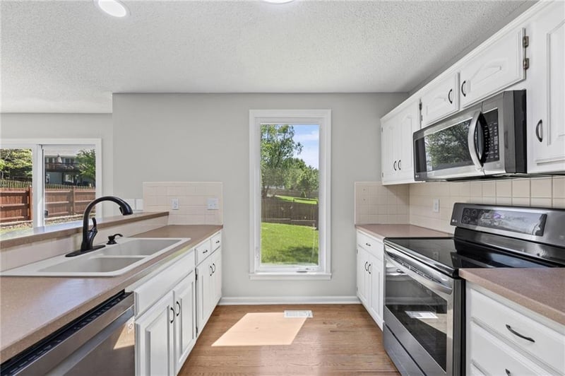 22003 47th Ter, Shawnee, KS 66226