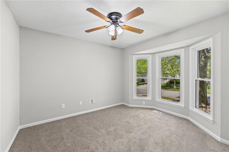 22003 47th Ter, Shawnee, KS 66226