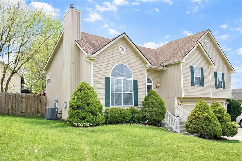 8567 Ava Ave, Kansas City, MO 64154