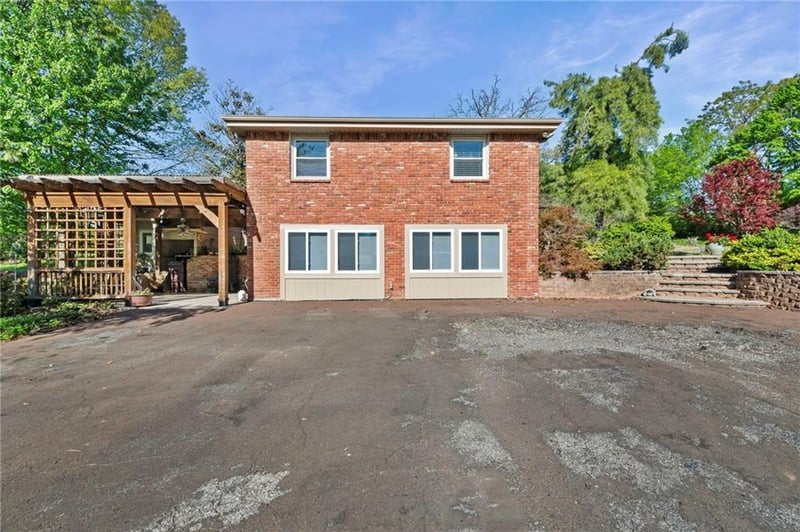 17307 Courtney Atherton Rd, Independence, MO 64058