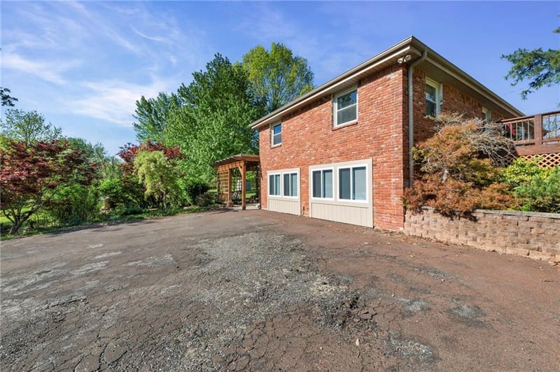 17307 Courtney Atherton Rd, Independence, MO 64058
