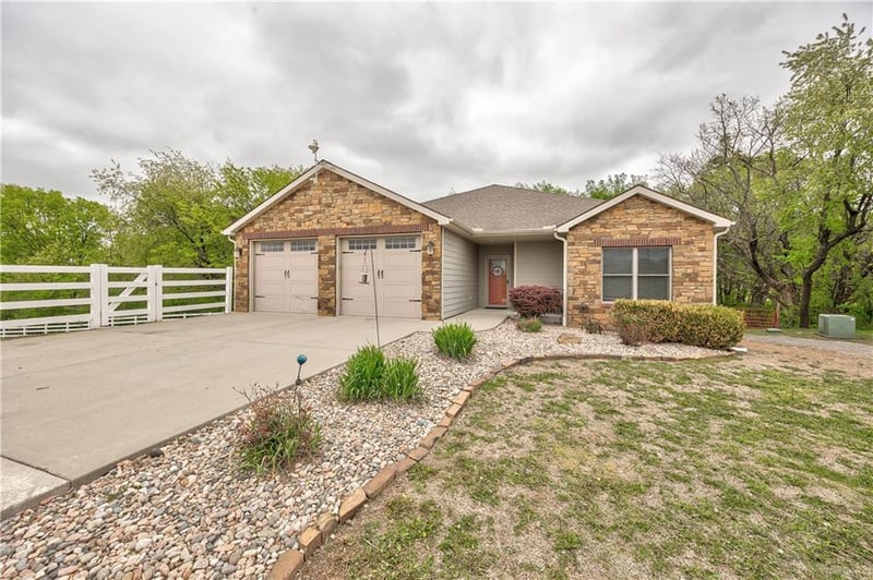 32564 204th St, Leavenworth, KS 66048