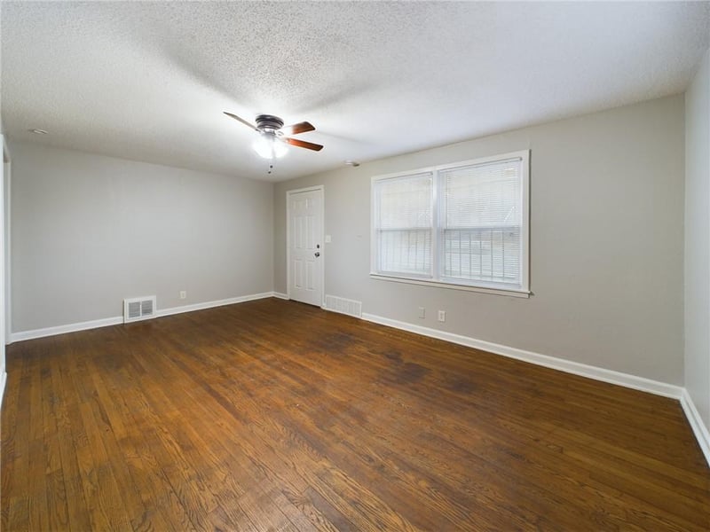 2816 63rd St, Kansas City, MO 64130