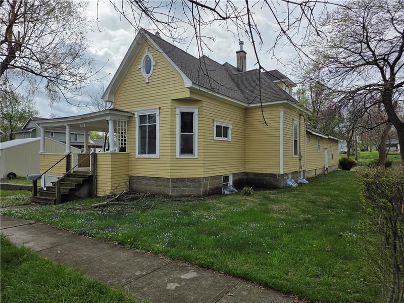 715 4th St, Cameron, MO 64429