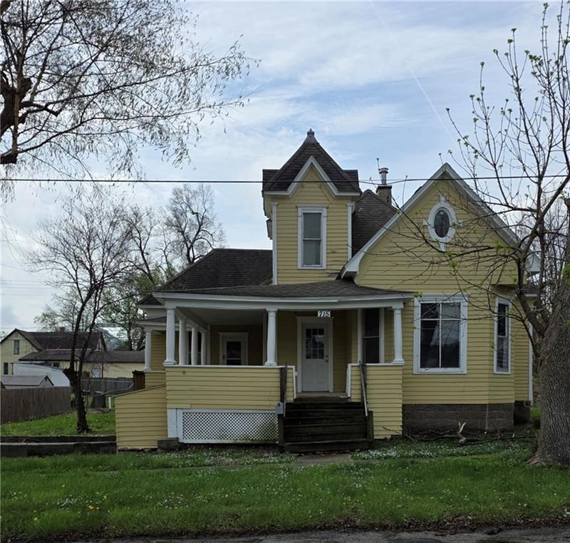 715 4th St, Cameron, MO 64429