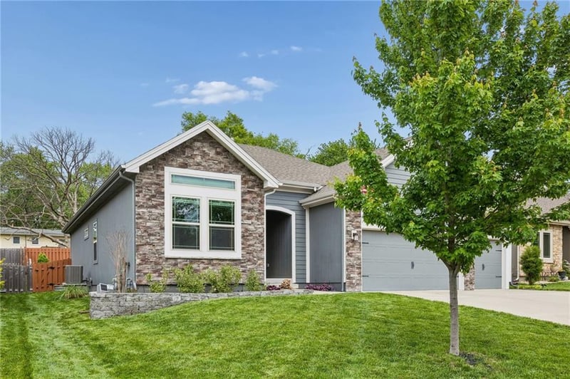 8 102nd St, Kansas City, MO 64155