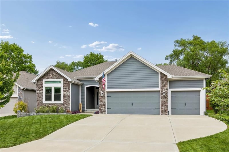 8 102nd St, Kansas City, MO 64155