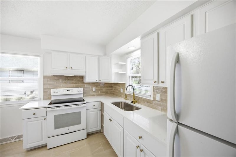 8236 Flora Ave, Kansas City, MO 64131