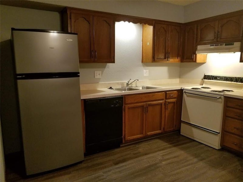 100-106 NE Greystone Dr, Lee's Summit, MO 64086