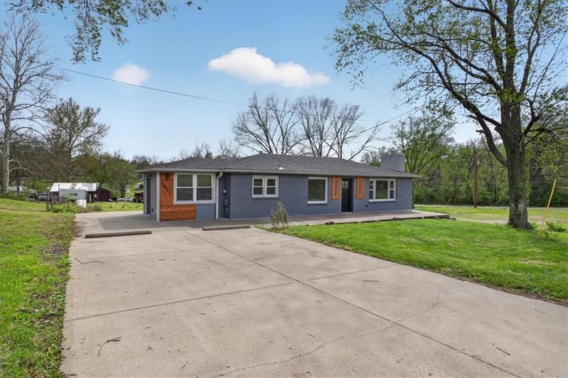 6807 Sycamore Ave, Kansas City, MO 64133
