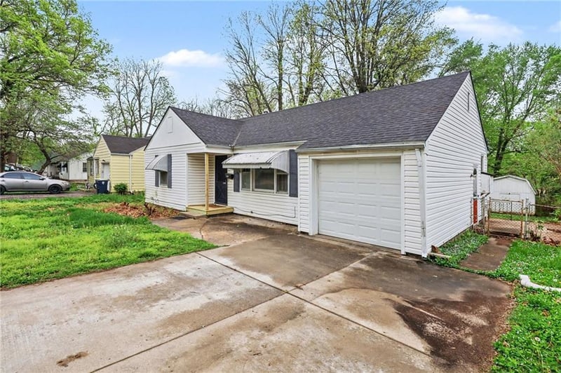 7723 Sni A Bar Rd, Kansas City, MO 64129