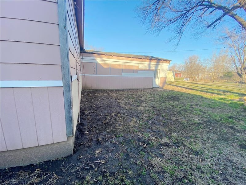 110 Riley St, Easton, KS 66020