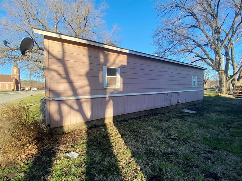 110 Riley St, Easton, KS 66020