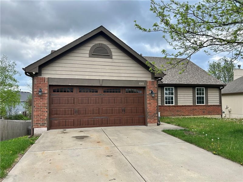 1505 Ashton Dr, Liberty, MO 64068