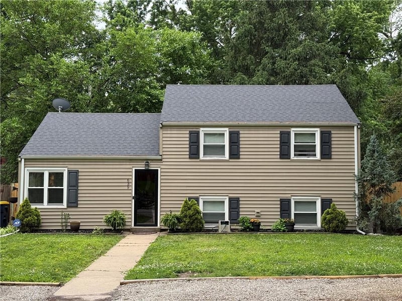 639 45th St, Kansas City, MO 64116