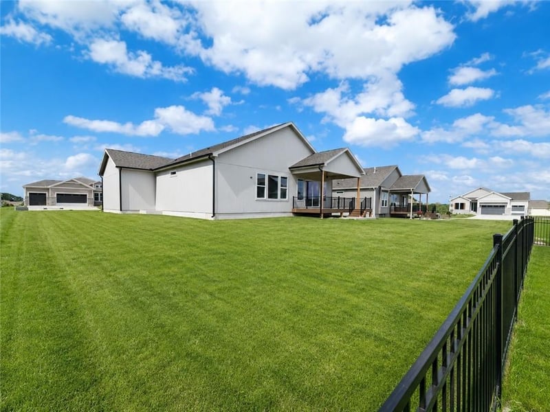 24937 145th St, Olathe, KS 66061