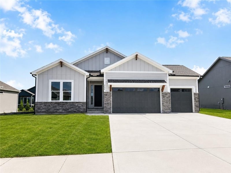 24937 145th St, Olathe, KS 66061