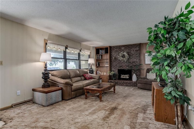 9277 State Ave, Kansas City, KS 66112