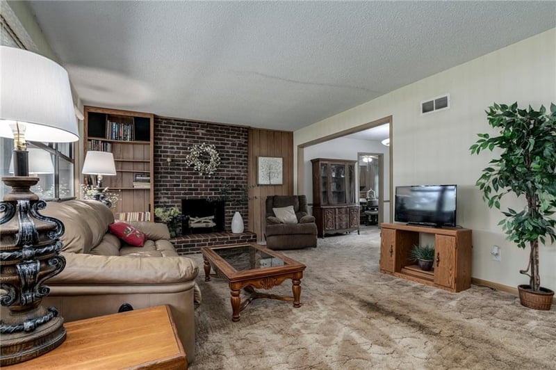 9277 State Ave, Kansas City, KS 66112