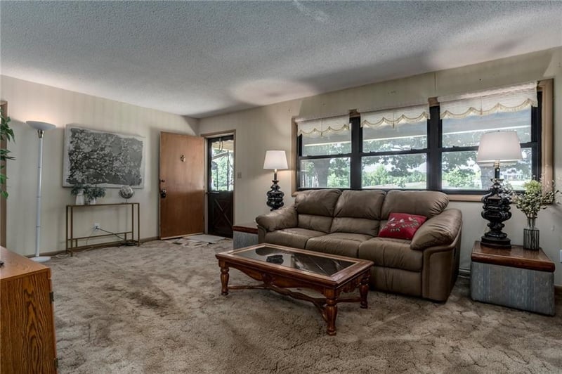 9277 State Ave, Kansas City, KS 66112