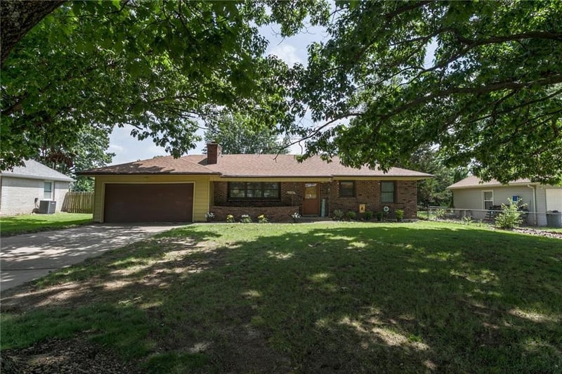 9277 State Ave, Kansas City, KS 66112
