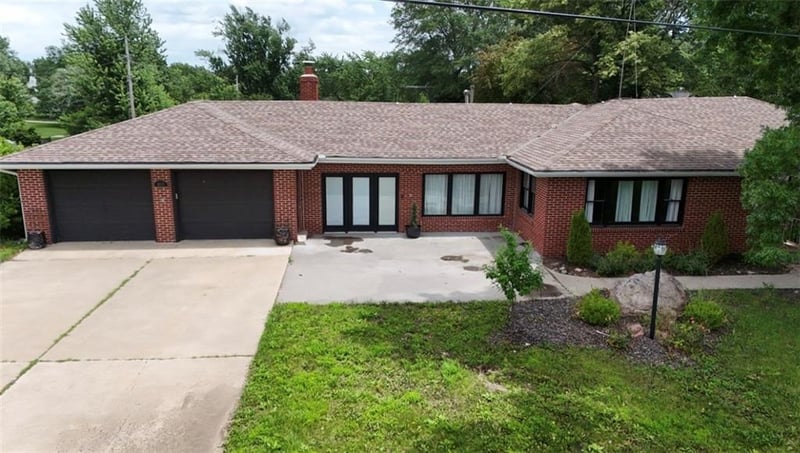 411 Hillcrest Dr, Maysville, MO 64469