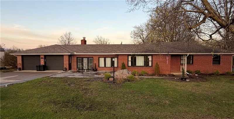 411 Hillcrest Dr, Maysville, MO 64469