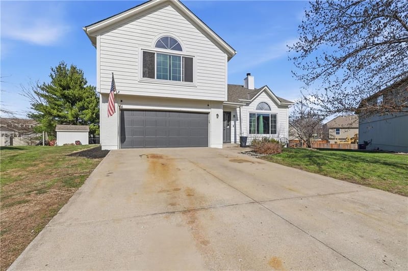 1624 11th St, Lee's Summit, MO 64081