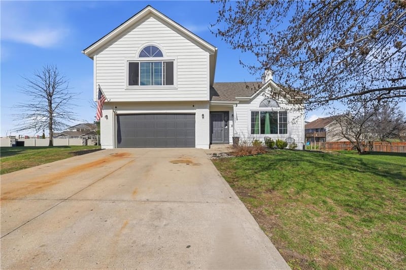 1624 11th St, Lee's Summit, MO 64081