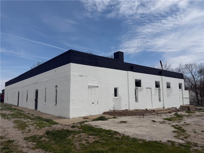 7947 Prospect Ave, Kansas City, MO 64132