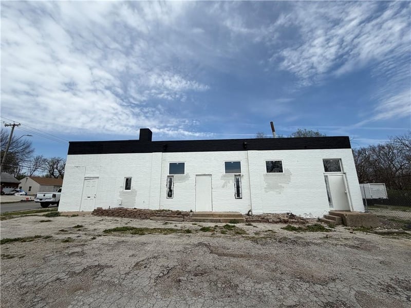 7947 Prospect Ave, Kansas City, MO 64132