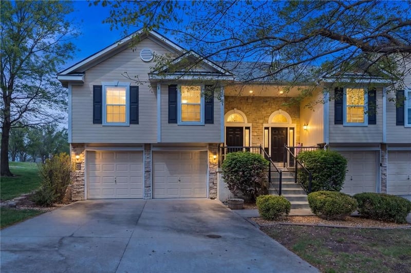 1308 Ashley Dr, Grain Valley, MO 64029