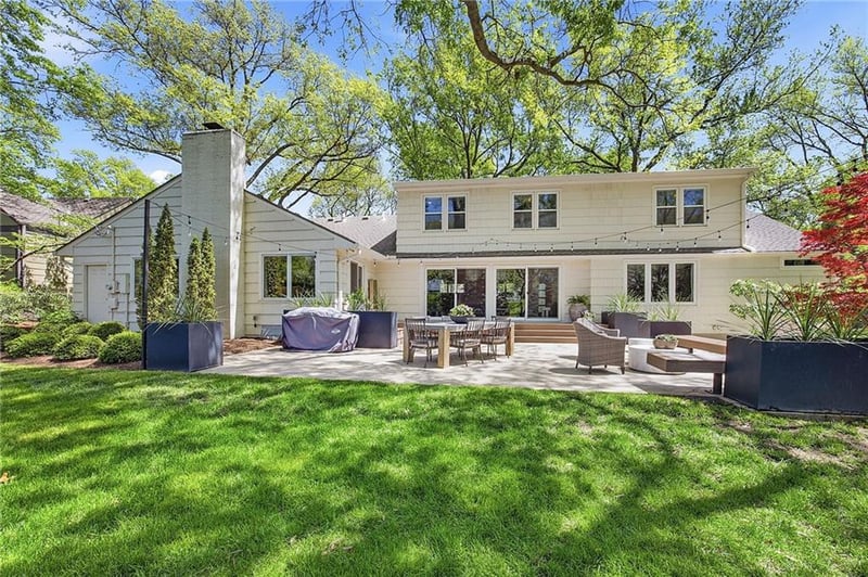 9526 Manor Rd, Leawood, KS 66206
