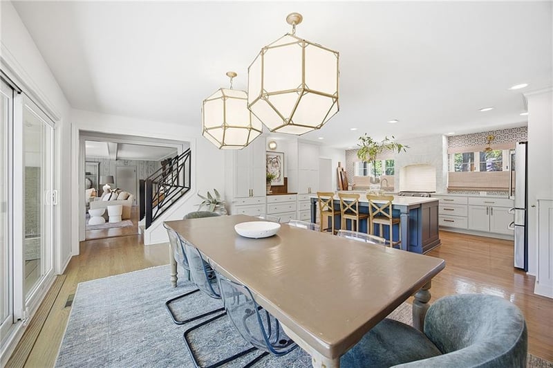 9526 Manor Rd, Leawood, KS 66206