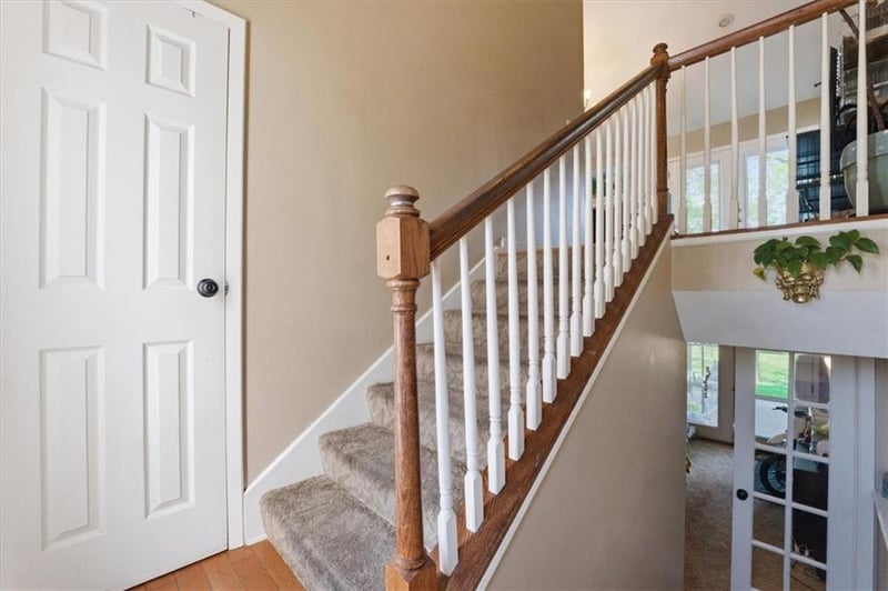 288 Bayview Dr, Lee's Summit, MO 64064