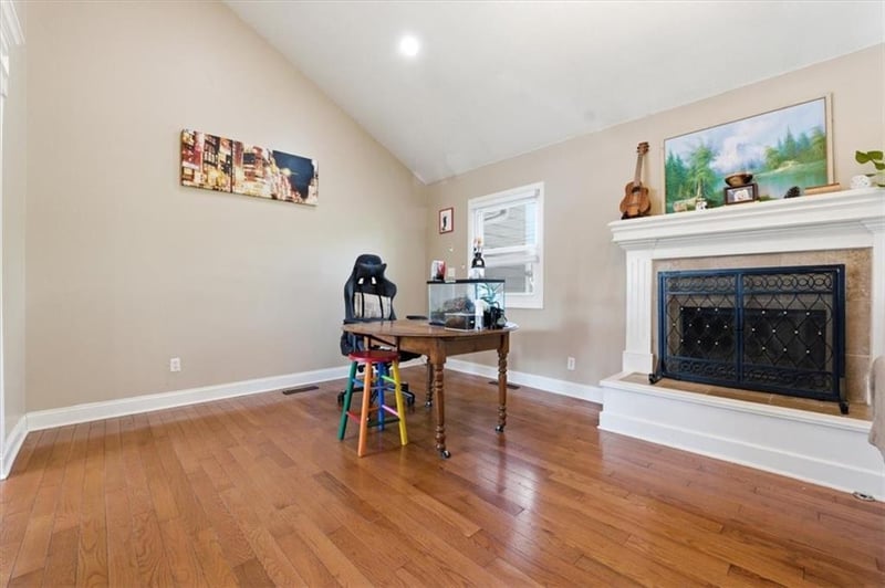 288 Bayview Dr, Lee's Summit, MO 64064