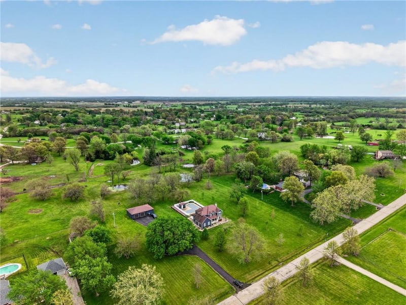 905 Florence Ave, Raymore, MO 64083