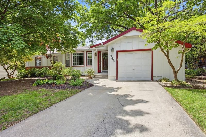 9348 Hardy Dr, Overland Park, KS 66212