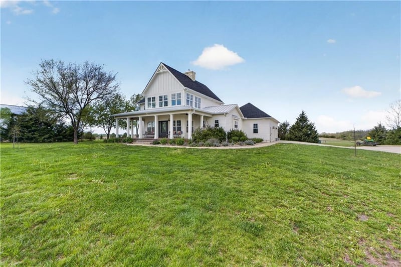 17270 Stillwell Rd, Bonner Springs, KS 66012