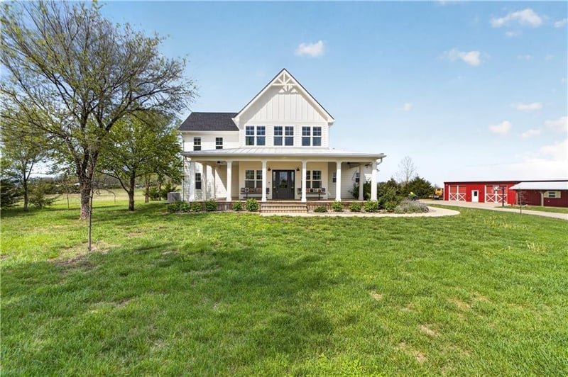 17270 Stillwell Rd, Bonner Springs, KS 66012