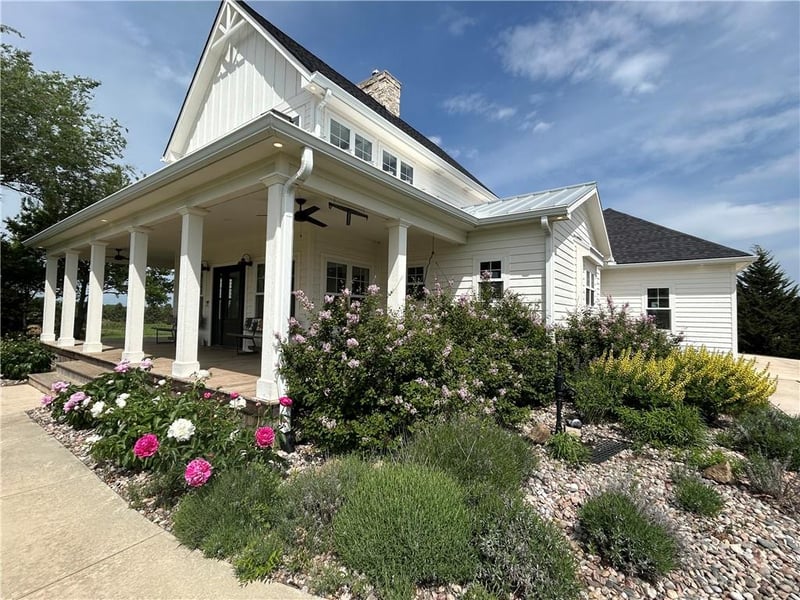 17270 Stillwell Rd, Bonner Springs, KS 66012